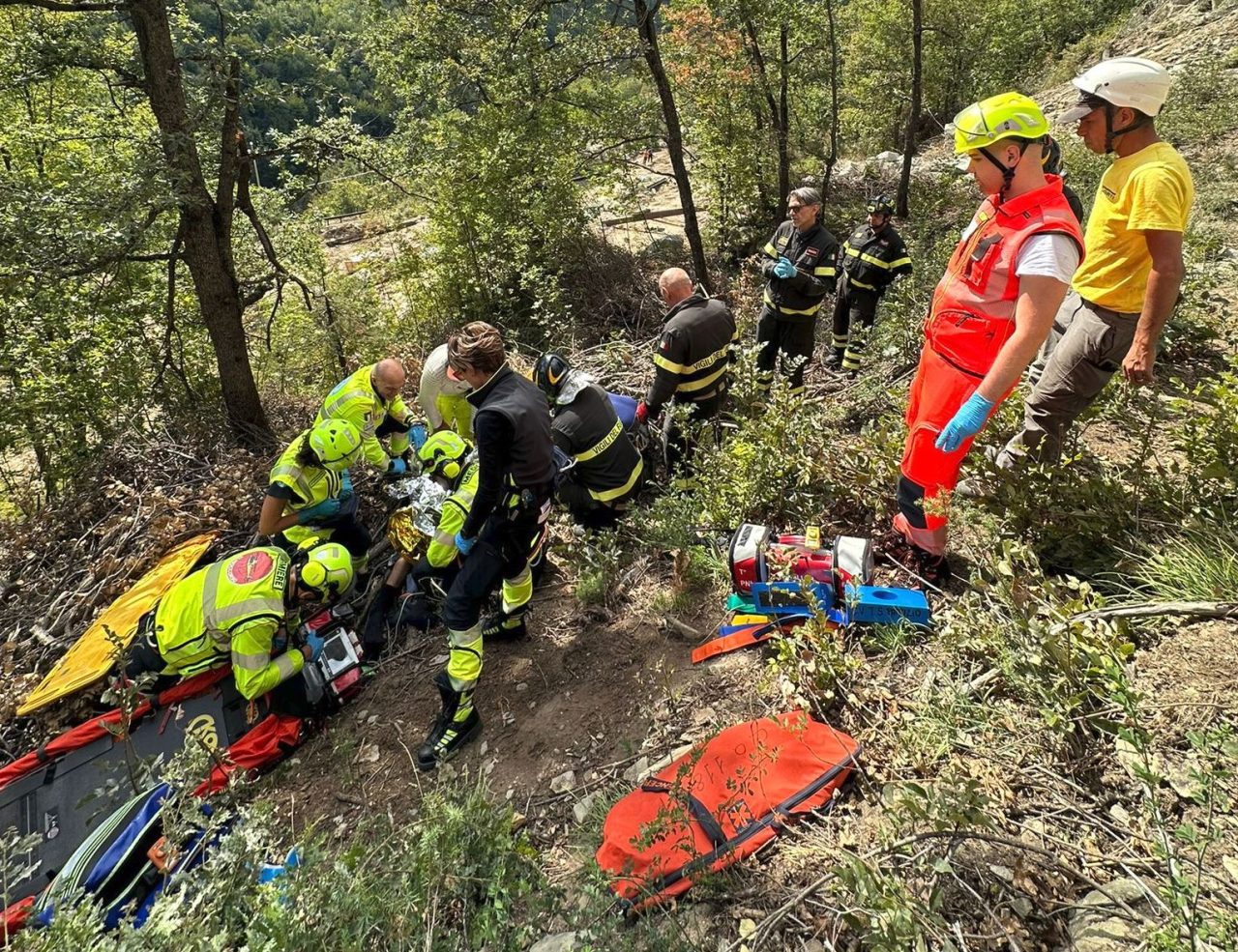 Cade da una parete rocciosa sulla quale stava lavorando: il ferito è grave