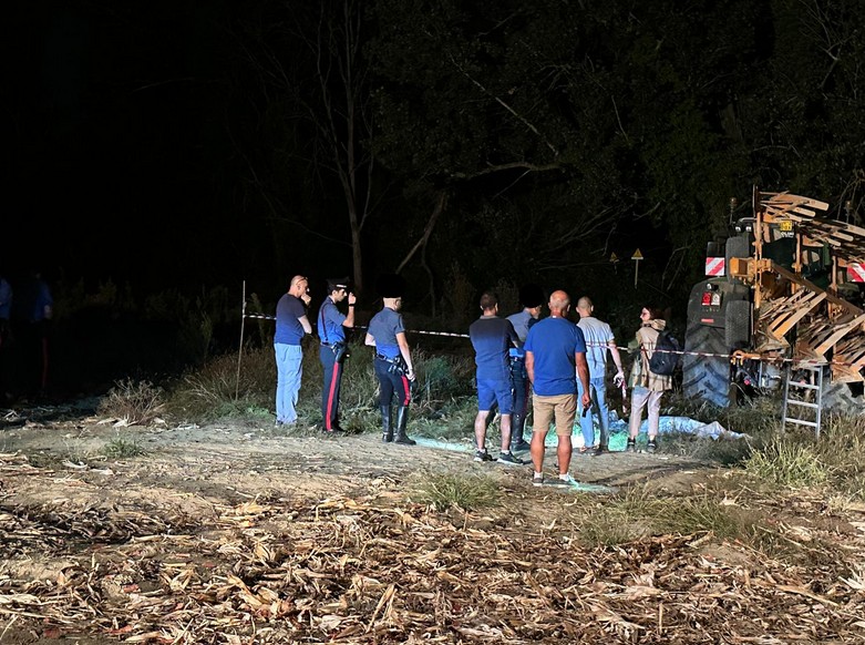 Schiacciato e ucciso da un albero: indagato il conducente del trattore