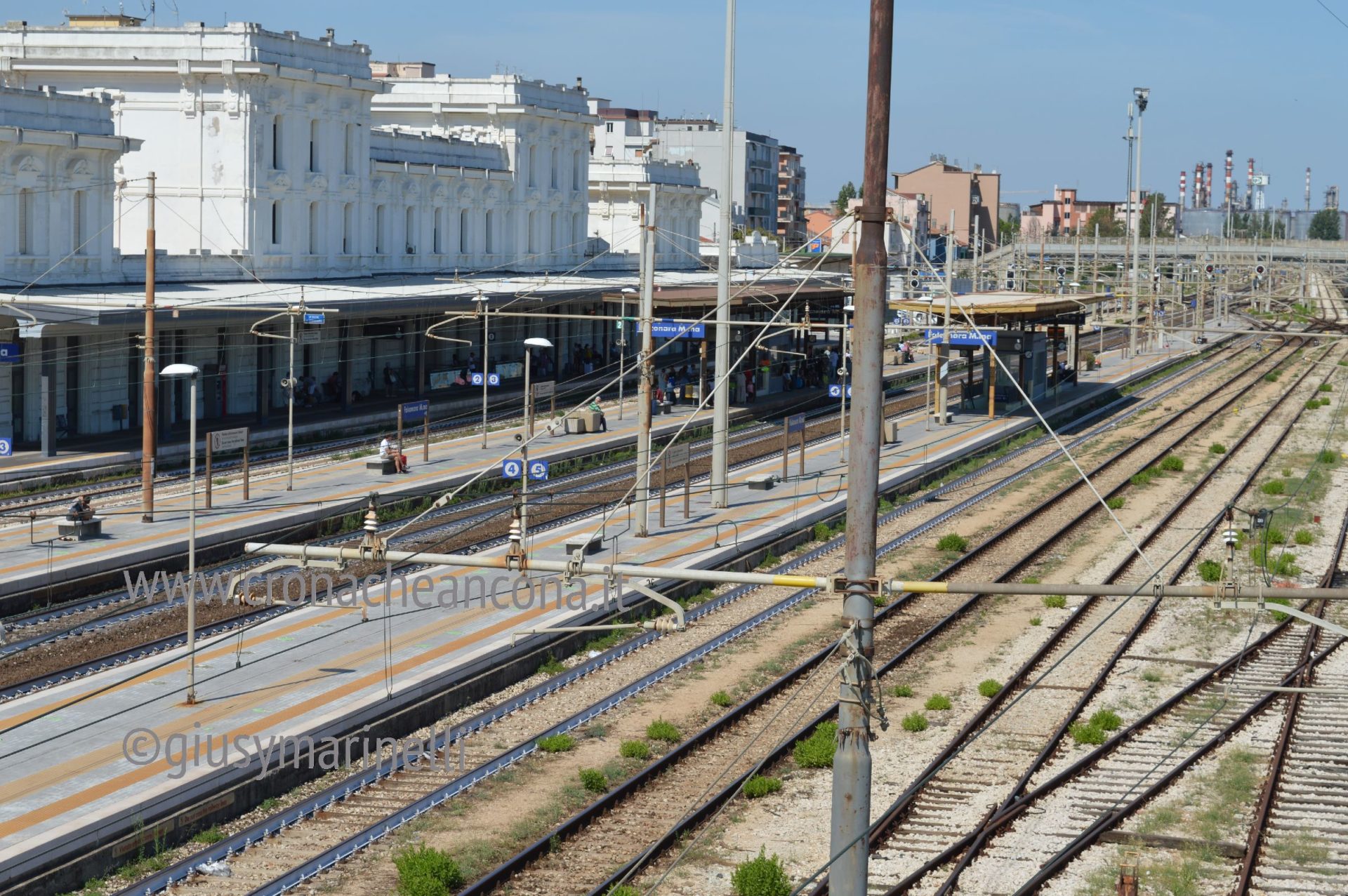Travolta dal treno, muore una donna