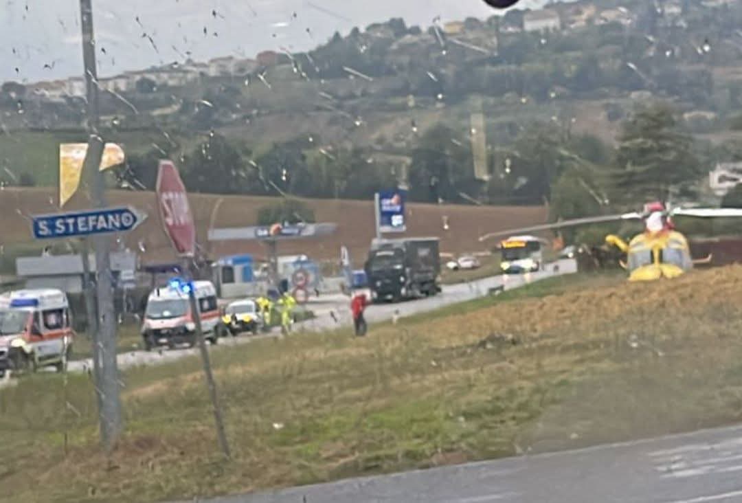 Impatto con un Doblò: morto un ragazzino in sella a uno scooter