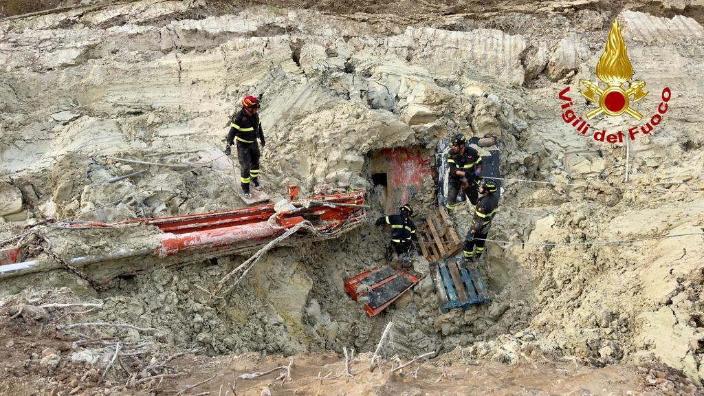 Operaio morto sotto ai detriti: inchiesta per omicidio colposo. Area sequestrata, c’è un indagato