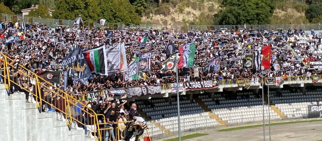 Ascoli-Bra 4-1, grande festa dei tifosi fuori dallo stadio <span> (Video) </span>