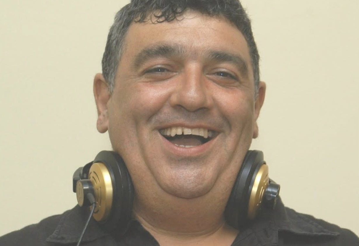 Si è spento a 60 anni Peppe Santirocco, storico dj e voce radiofonica della riviera