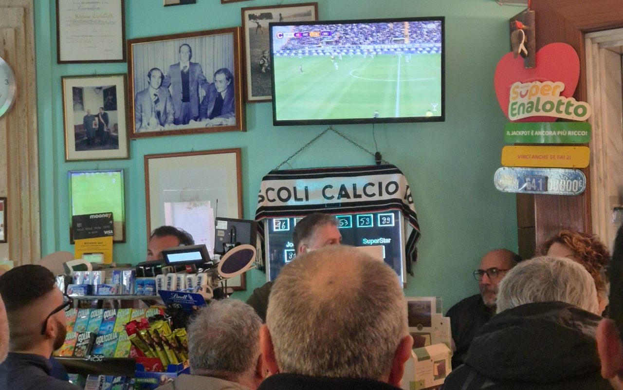 Il derby visto dal bar: emozioni di un calcio che non c’è più