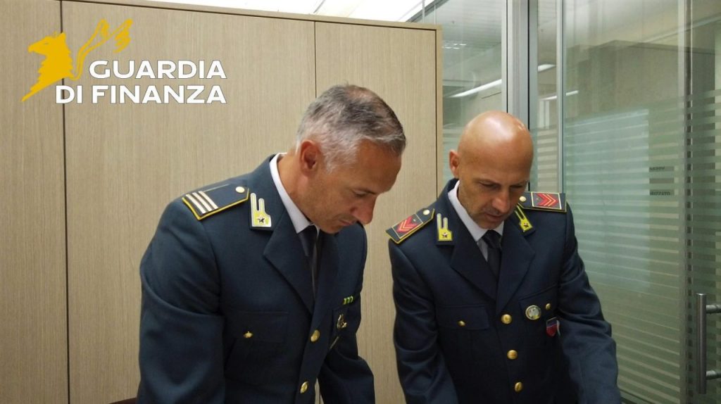 Frode fiscale nel commercio informatico: sequestrati beni per 2 milioni di euro