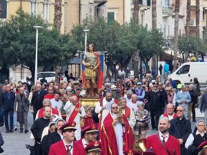 La marcia del Santo-Soldato, celebrazioni in grande stile per il patrono di San Benedetto  <span> (Foto e Video) </span>