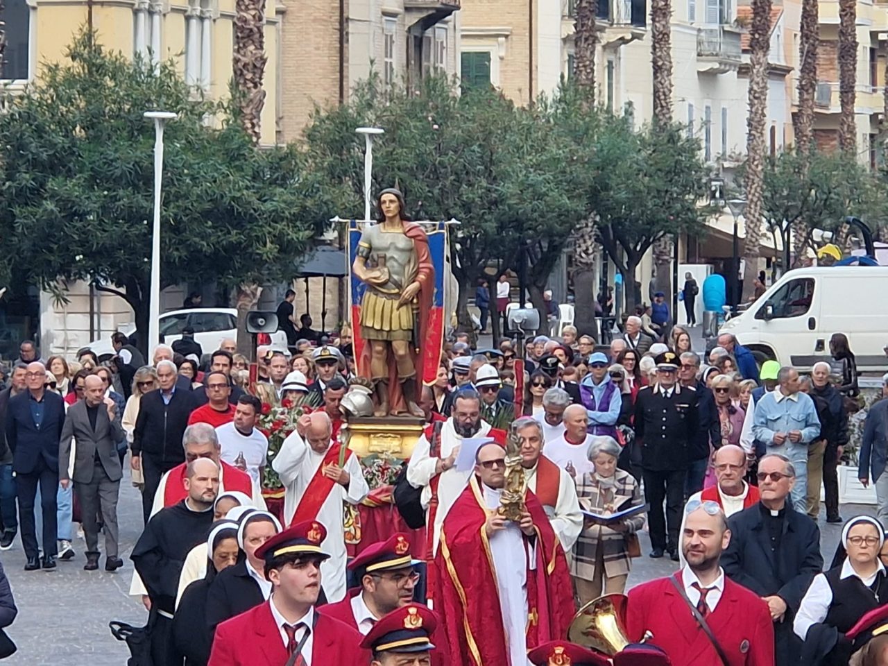 La marcia del Santo-Soldato, celebrazioni in grande stile per il patrono di San Benedetto  <span> (Foto e Video) </span>