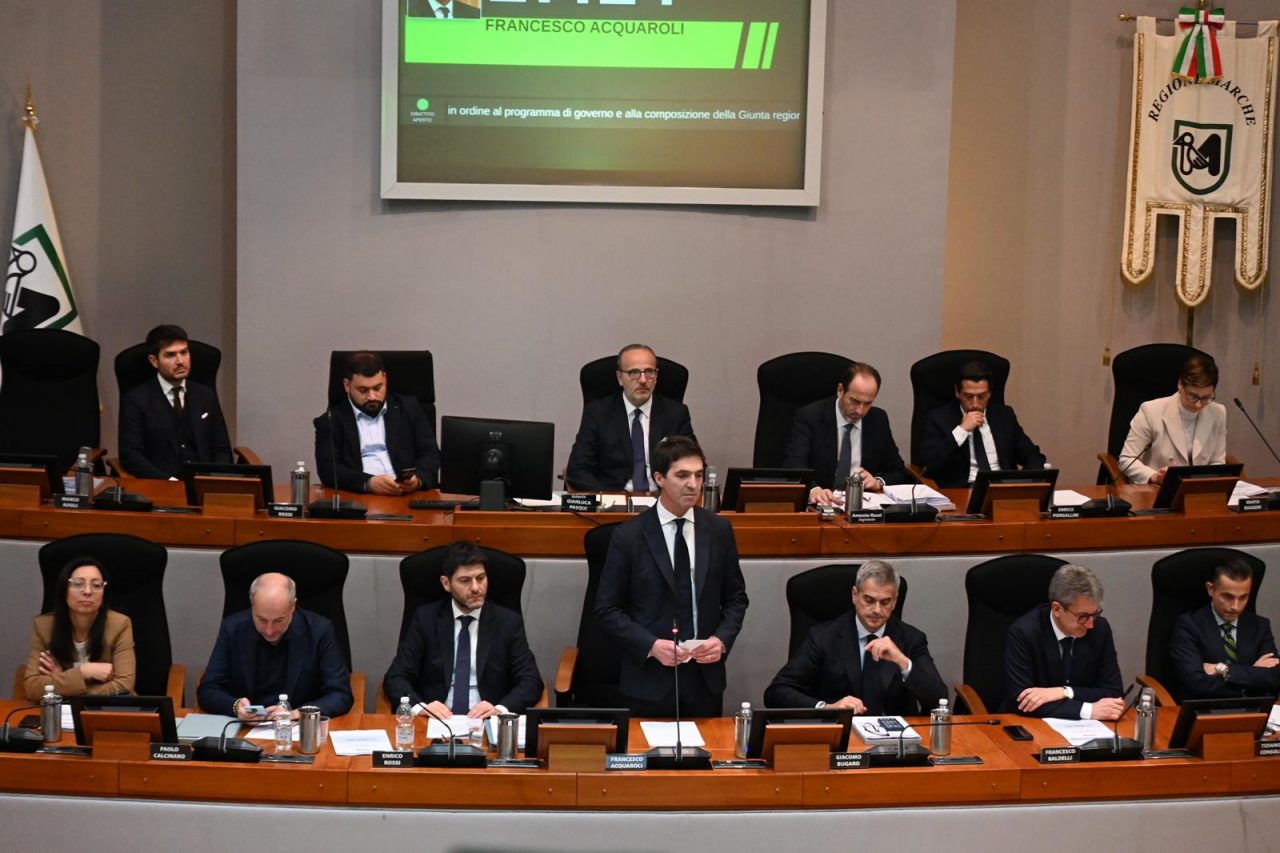 Secondo governo Acquaroli, il discorso di insediamento «Ecco gli obiettivi della legislatura»