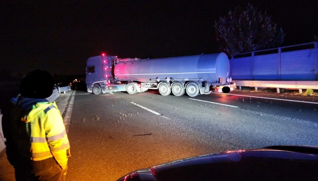 Assalto a un portavalori in A14, sentiti degli spari <span> (Video e foto)