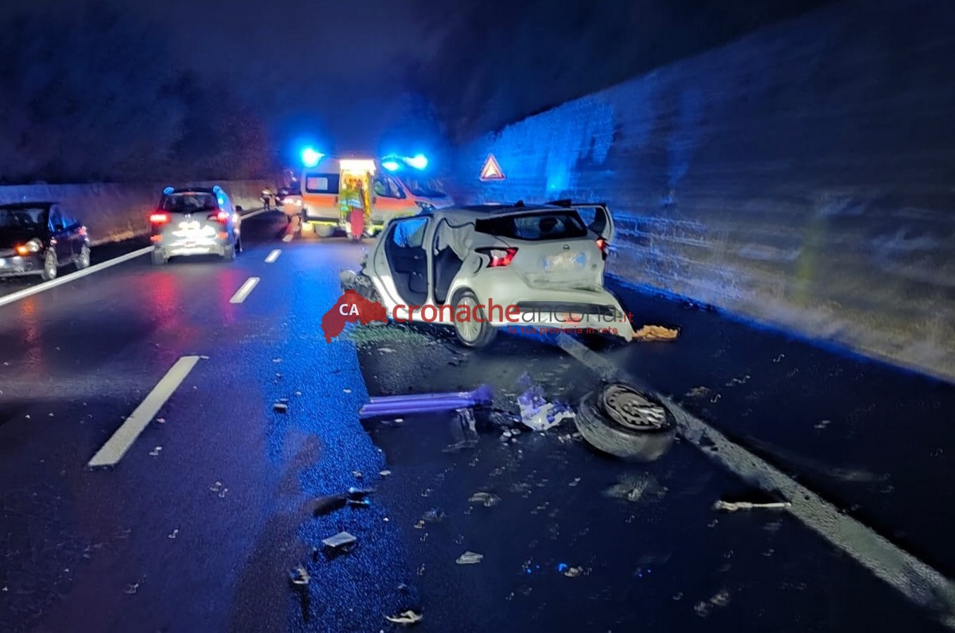 Incidente tra due auto: tre feriti tra cui un bambino