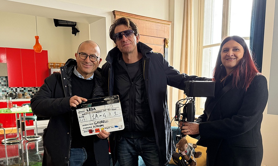 “La regola dell’amico” di Morelli trasforma le Marche in un set d’autore. Agostini: «Qui si può fare cinema»