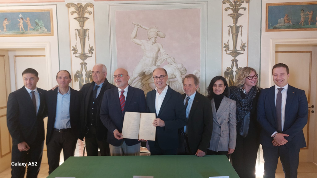 Un libro sulla storia del Palazzo Sciarra di Acquaviva Picena <span> (Video)
