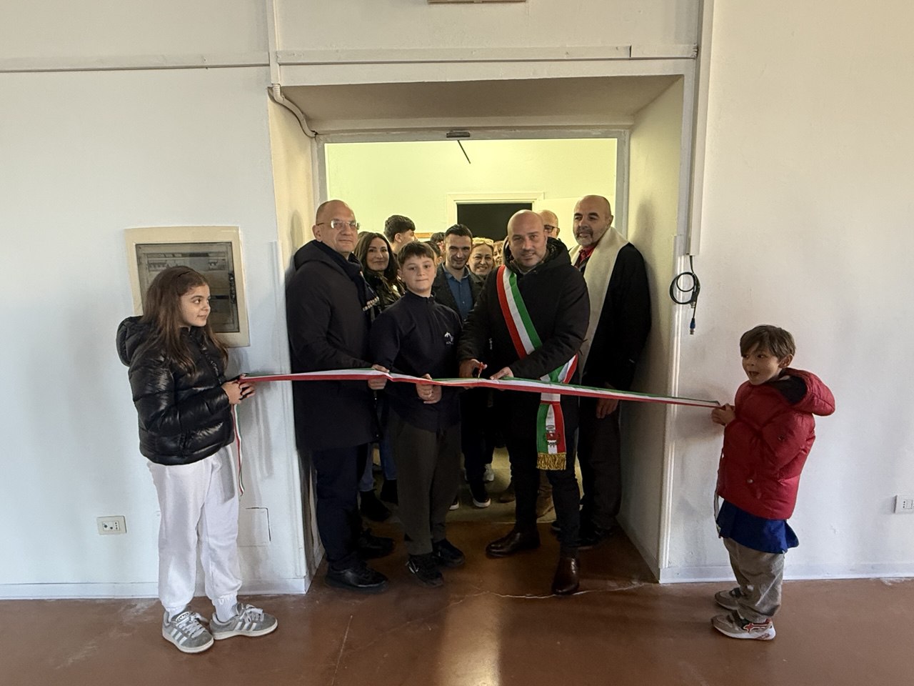 Inaugurata l’aula magna dell’Istituto Falcone e Borsellino: nuova vita dopo il sisma