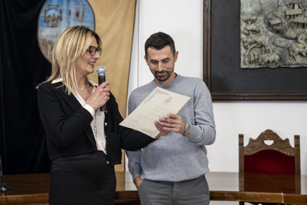 Castorano abbraccia Simone Vagnozzi: cittadinanza benemerita al coach di Sinner <span> (Video e foto)