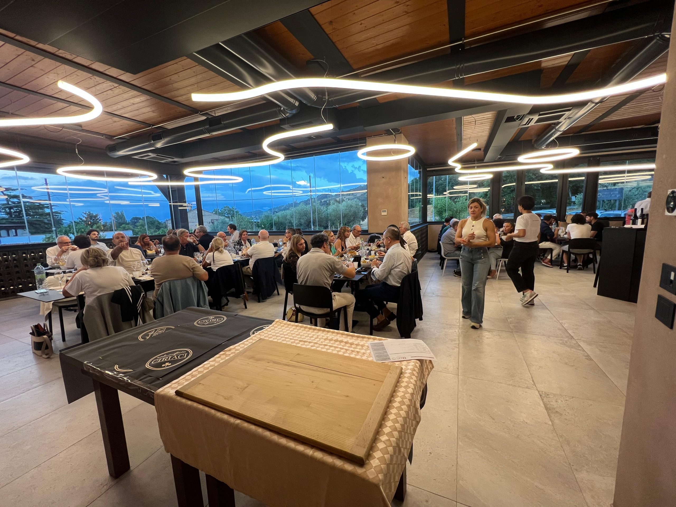 La Valdaso nel calice: Vini Centanni ora ha anche il suo showroom