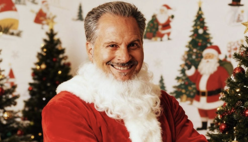 “Remember, It’s Christmas Day” è il nuovo singolo di Carl Fanini: «Un invito a riscoprire ciò che ci unisce»