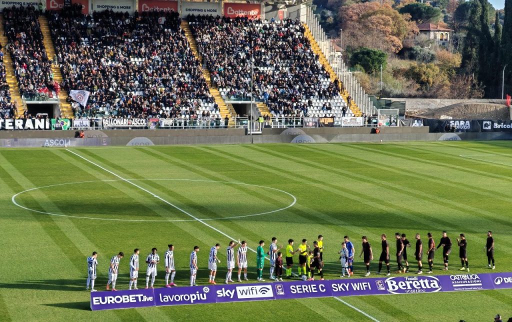 Ascoli-Forlì 3-0, grande festa dei tifosi fuori dal “Del Duca” <span> (Video) </span>