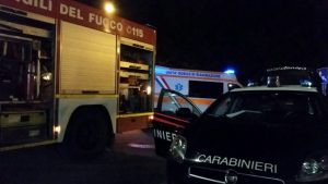 Perde il controllo dell’auto e fa un volo di tre metri Perde il controllo dell’auto e fa un volo di tre metri