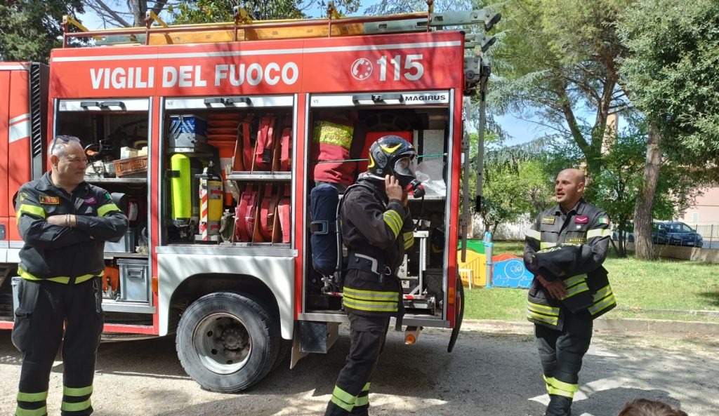 Tra emergenze e solidarietà, i Vigili del Fuoco augurano Buon Natale e felice 2026
