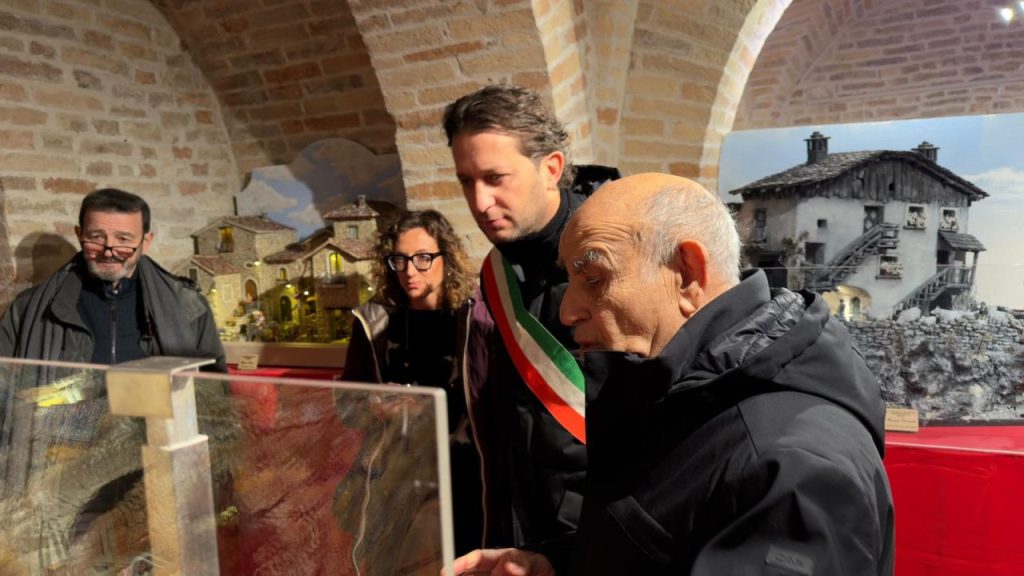 Trent’anni di passione: l’associazione “Segui la Cometa” guida un’edizione speciale della Mostra Nazionale d’Arte Presepiale <span> (Video)