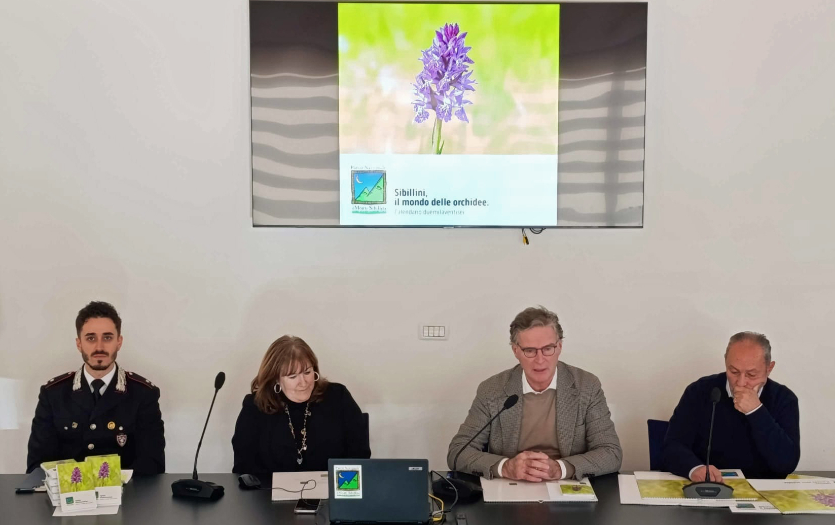 Raccontare le orchidee: presentato il calendario 2026 del Parco Nazionale dei Monti Sibillini