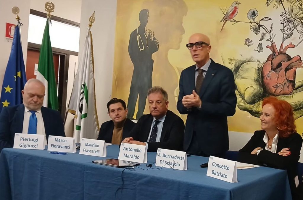 Primo intervento di chirurgia robotica al “Mazzoni”: impiantata una protesi d’anca a un paziente di 78 anni <span> (Video)