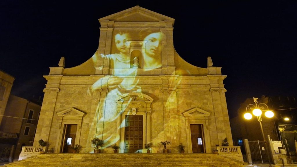 La cattedrale si fa tela: la Madonna della Marina dipinta dalla luce <span> (Video) </span>