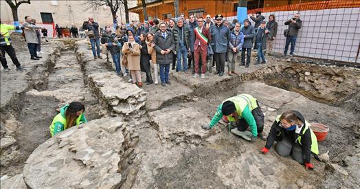 Fano, torna alla luce la basilica di Vitruvio. Acquaroli: «Cambia la storia delle Marche» Il ministro Giuli: «Scoperta eccezionale»