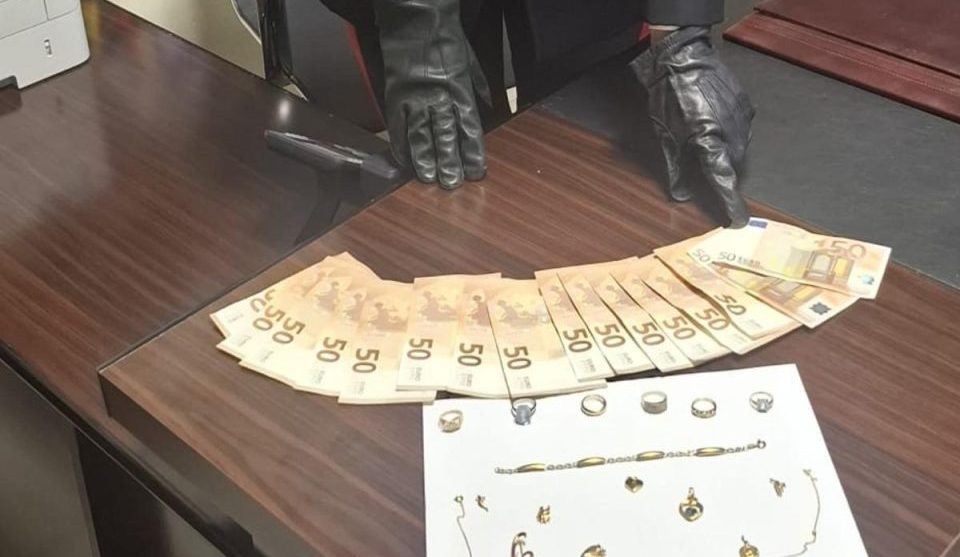 Truffa del finto carabiniere: arrestate due donne