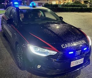 Aggredisce moglie e figlia, arrestato un 55enne
