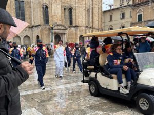Tedofori ascolani per la Fiamma Olimpica sotto le Cento Torri <span> (Foto e video) </span>