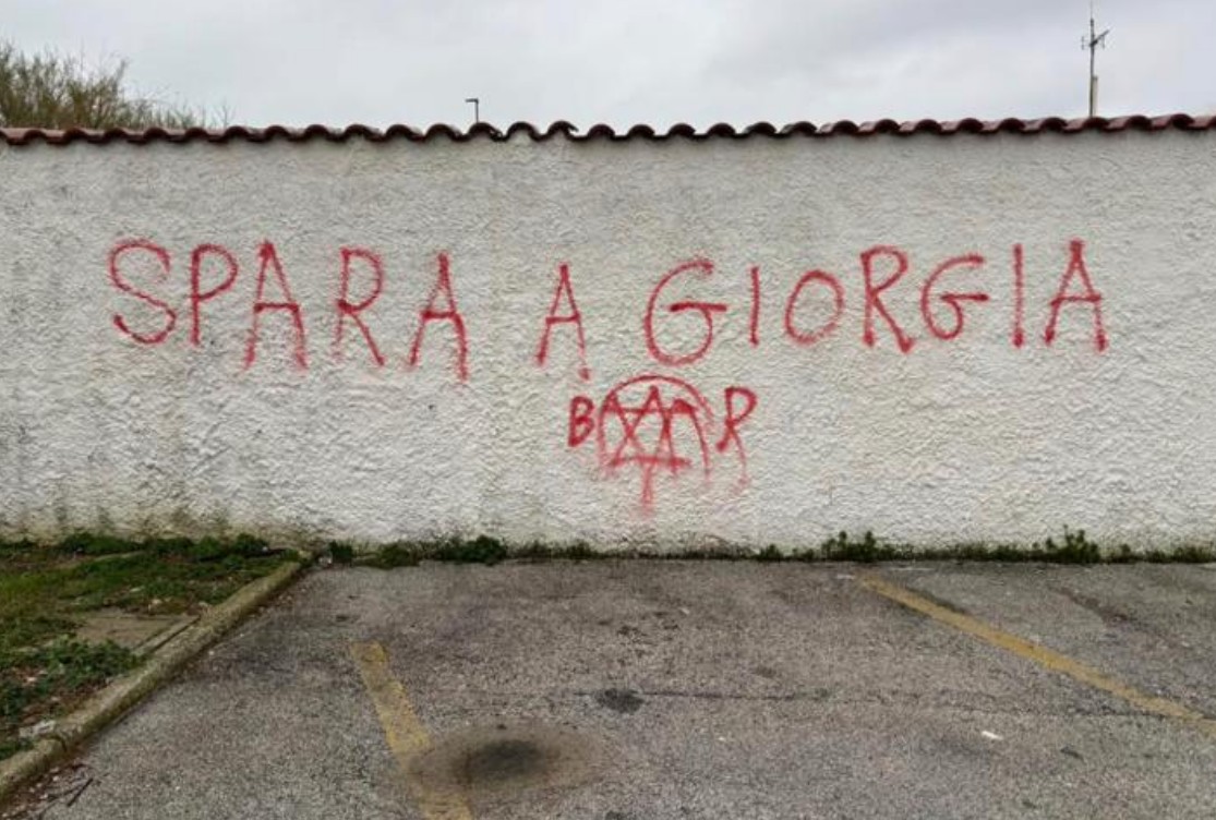 “Spara a Giorgia” e la sigla “Br”: frase choc su un muro, indagini in corso