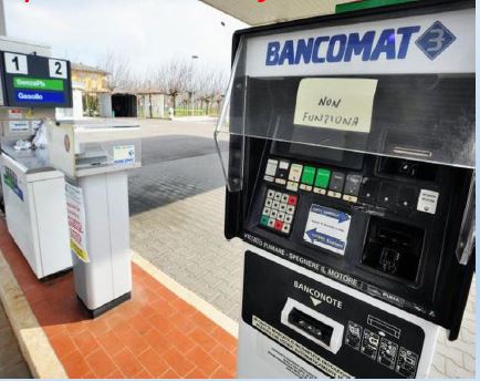Follia al distributore: <br> minorenni giocano con l’accendino <br> vicino alle pompe di benzina
