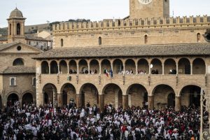 Il centro storico protesta per i disagi, Massa: «Stiamo lavorando per trovare soluzioni»