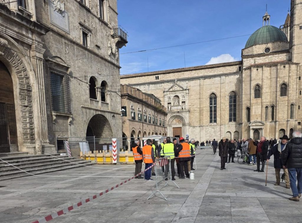 Carnevale gioca d’anticipo: c’è da spostare Palazzo dei Capitani <span> (Video)