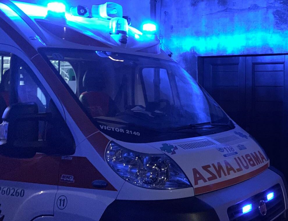 Prima sviene un bimbo, poi scatta l’alert del 118: in 25 finiscono in camera iperbarica