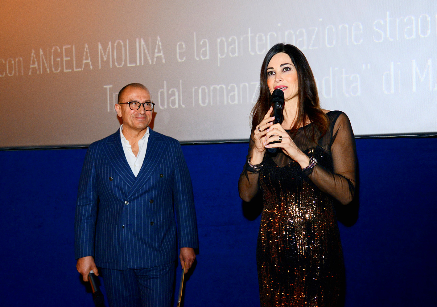 Marche sul red carpet: anteprima nazionale del film “Tradita” con Manuela Arcuri e Fernando Lindez
