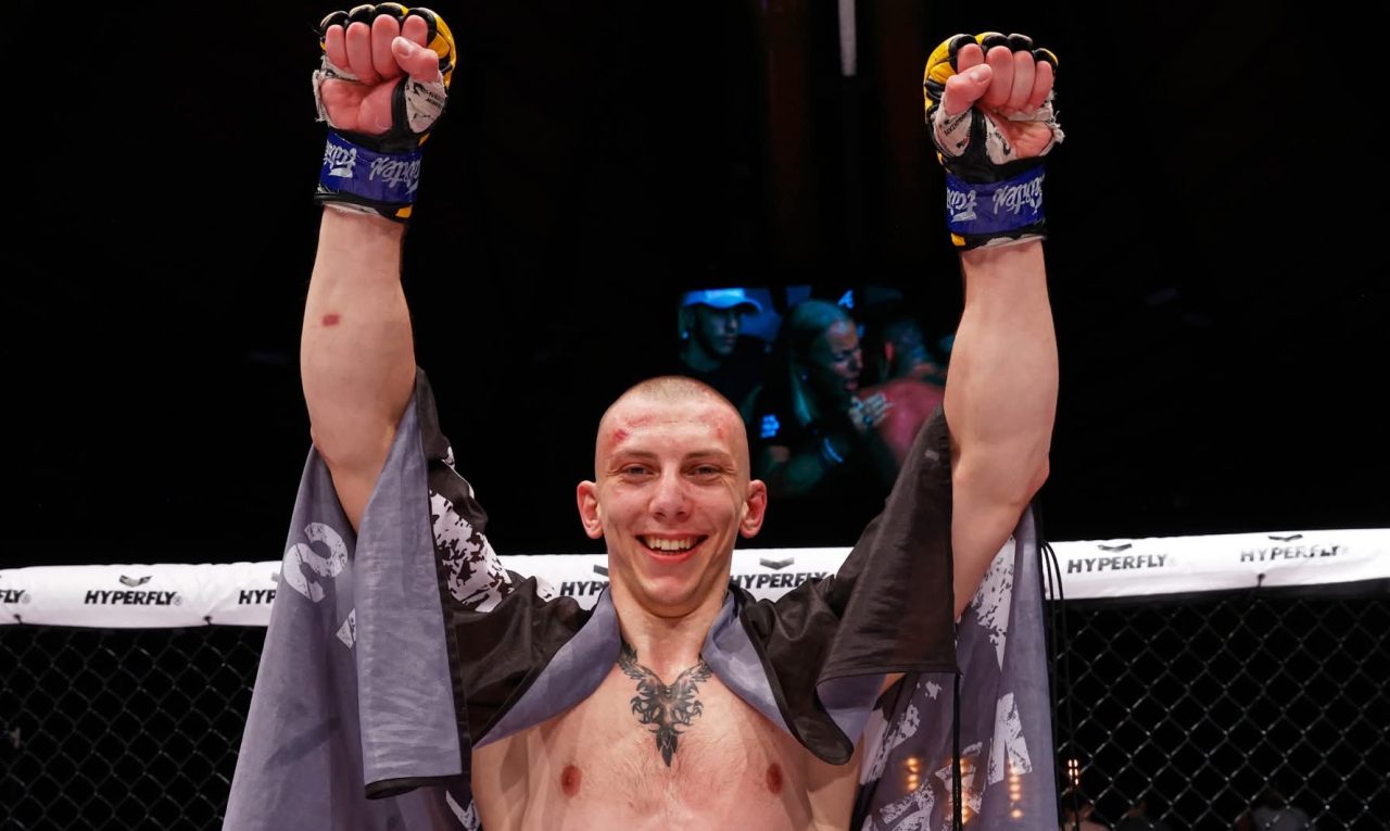 Kabali perfetto in Cage Warriors 204: dominio e quarto sigillo tra i professionisti