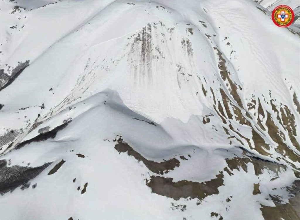 Paura sul Monte Argentella, si stacca una valanga <span> (Video)