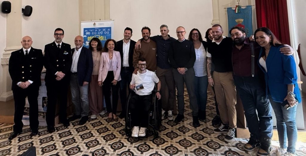 “Lo chiamava rock & roll”, Cupra sul grande schermo: «Emozione unica» <span> (Video) </span>