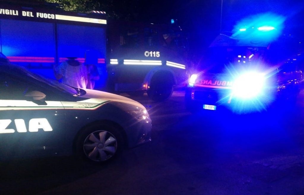 Si schianta con l’auto in A14