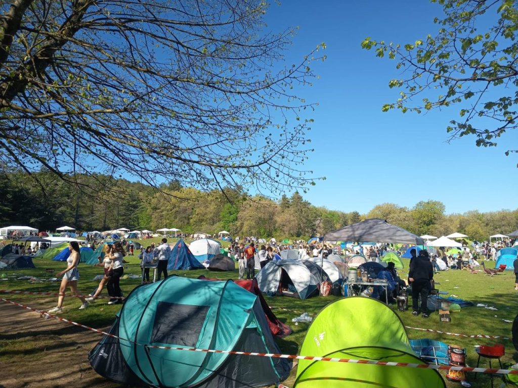 Colle San Marco, il 25 aprile dei giovani: tende, barbecue e una notte sotto le stelle <span> (Video e foto) </span>