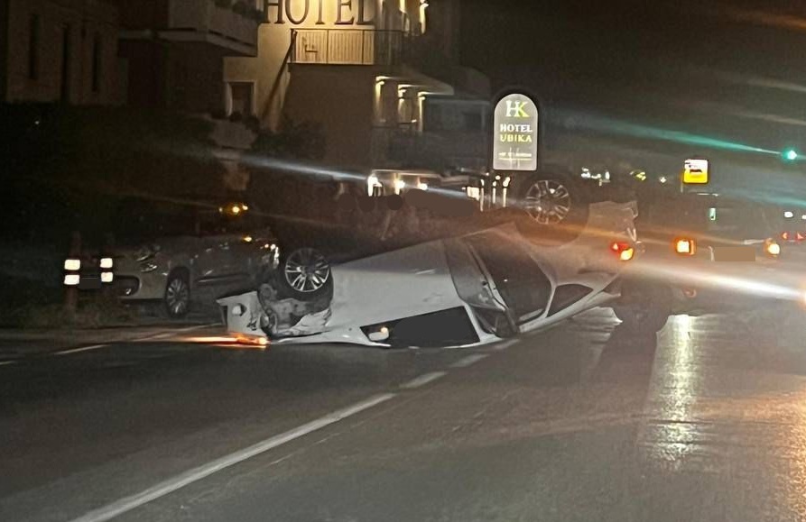 Auto si ribalta sulla statale Adriatica