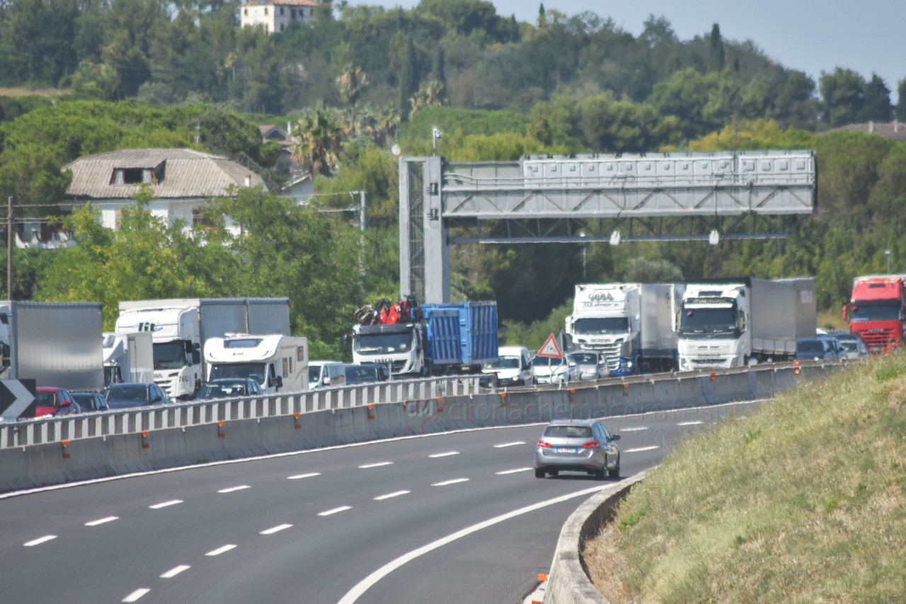 «Stop ai cantieri estivi in A14, <br> una situazione vergognosa. <br> La quarta corsia? Priorità alla terza a sud»