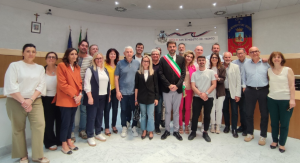 La fascia tricolore sulle spalle di Nicola Mozzoni: «Tanto da fare per la città»