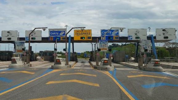 A14, lavori ai cavalcavia: <br> per una notte <br> chiude lo svincolo di Ancona Nord