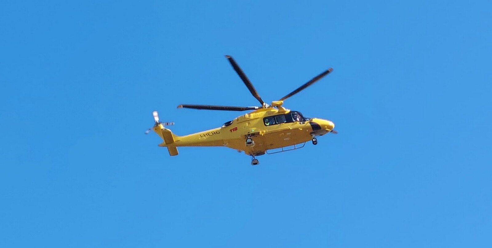 Scontro tra furgone e moto sulla Salaria, motociclista in codice rosso al Torrette