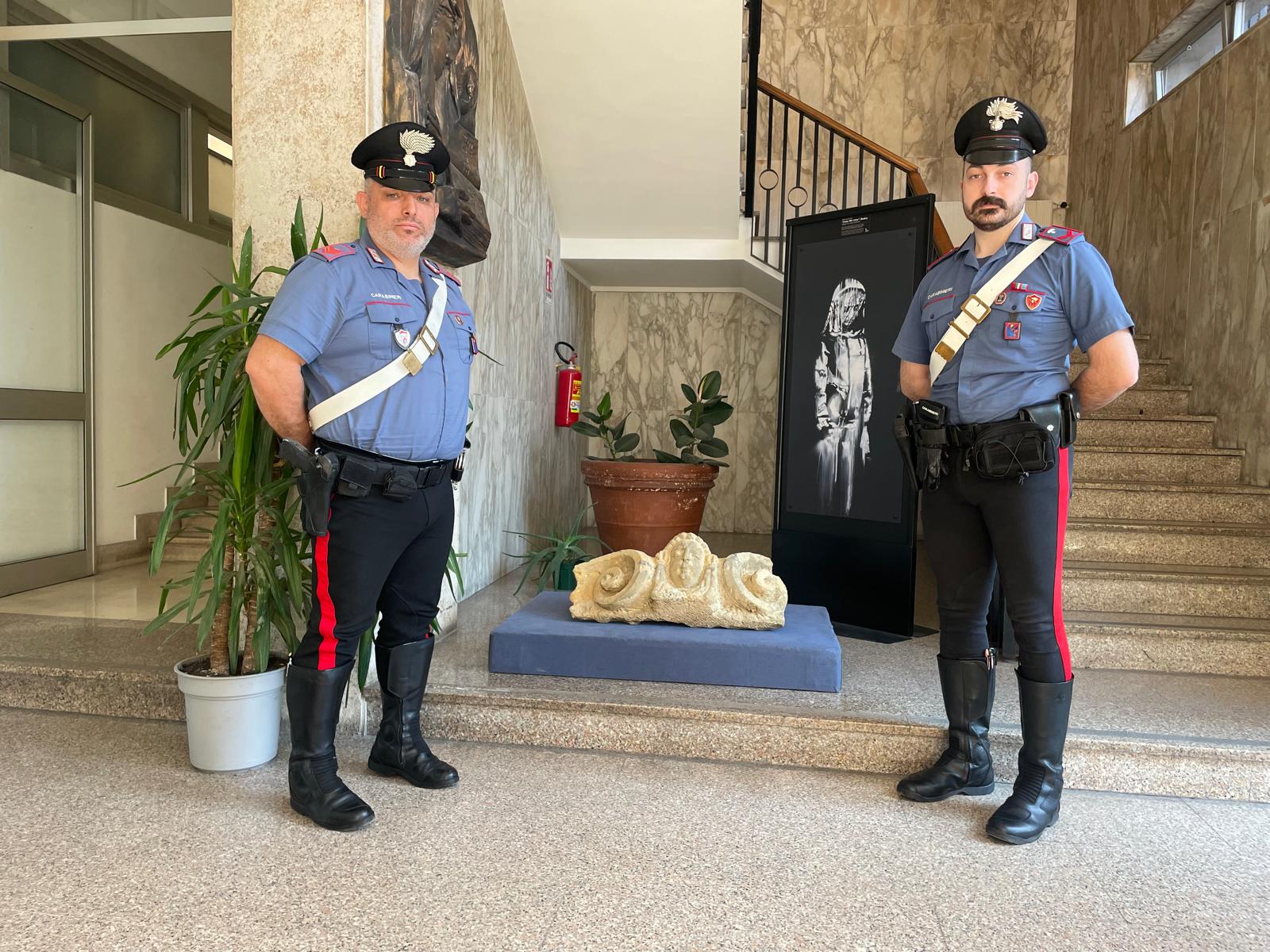 Ritrovata nel Teramano scultura-fregio di una chiesa del Fermano: operazione dei Carabinieri