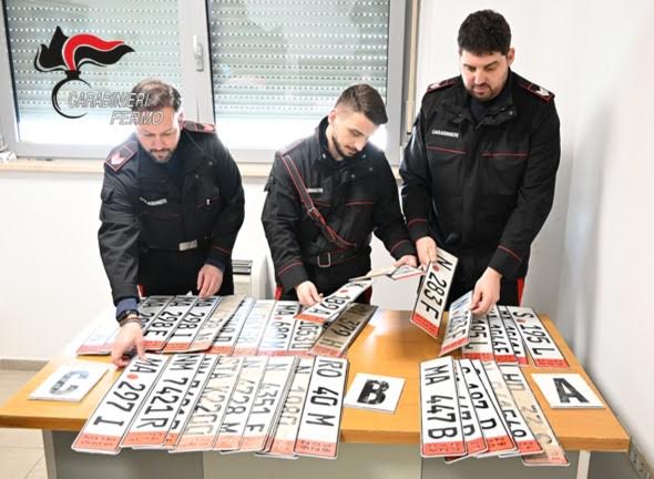 Operazione Mannheim, <br> smascherato il business delle auto fantasma: <br> sequestrate decine di targhe contraffatte <span>(Video)</span>