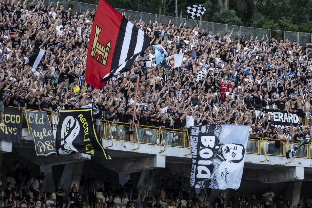 Ascoli, dal record di presenze alla nuova Curva Sud: anche il “Del Duca” verso la nuova Serie B